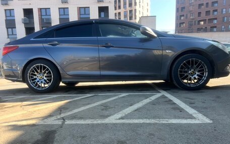 Hyundai Sonata VI, 2010 год, 800 000 рублей, 1 фотография