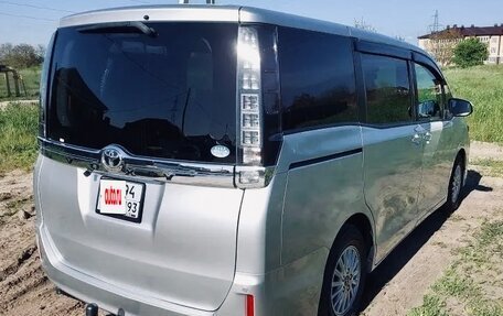 Toyota Voxy III, 2017 год, 1 950 000 рублей, 4 фотография
