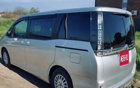 Toyota Voxy III, 2017 год, 1 950 000 рублей, 5 фотография