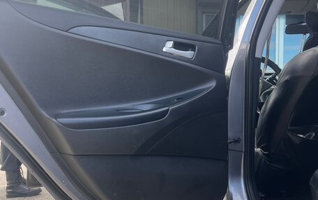 Hyundai Sonata VI, 2010 год, 800 000 рублей, 6 фотография