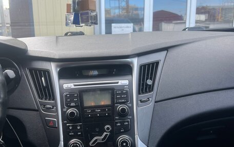 Hyundai Sonata VI, 2010 год, 800 000 рублей, 12 фотография