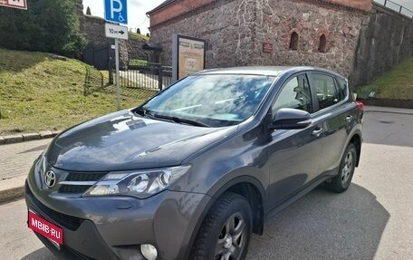 Toyota RAV4, 2013 год, 1 950 000 рублей, 2 фотография