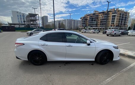 Toyota Camry, 2018 год, 2 675 000 рублей, 4 фотография