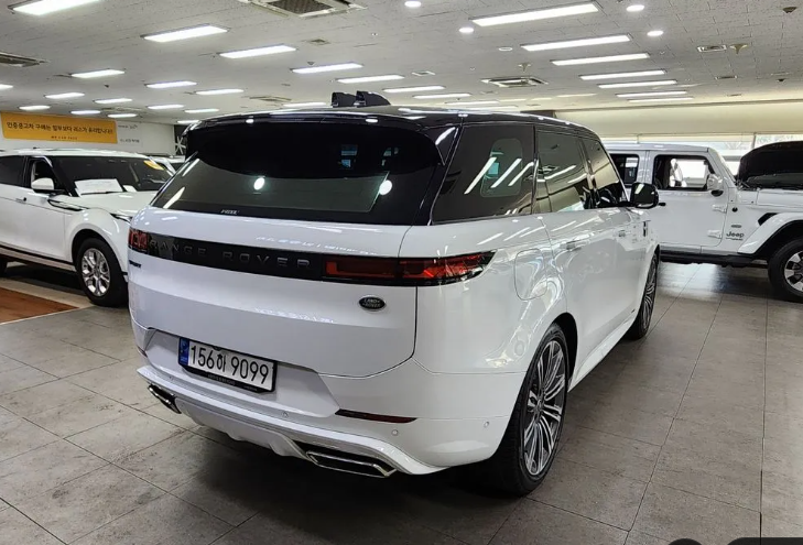 Land Rover Range Rover Sport II рестайлинг, 2023 год, 12 450 000 рублей, 2 фотография
