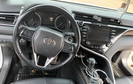 Toyota Camry, 2021 год, 3 290 000 рублей, 8 фотография