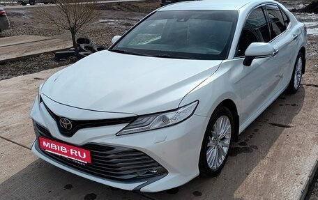 Toyota Camry, 2021 год, 3 290 000 рублей, 2 фотография