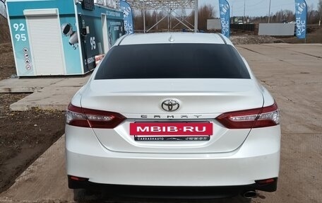 Toyota Camry, 2021 год, 3 290 000 рублей, 3 фотография