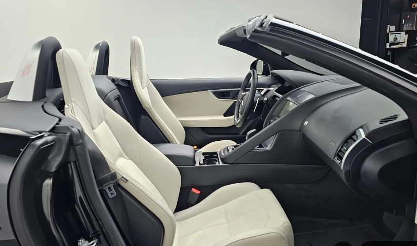 Jaguar F-Type I рестайлинг 2, 2023 год, 7 650 000 рублей, 9 фотография