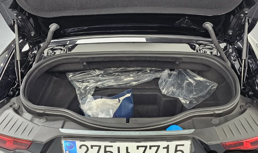 Jaguar F-Type I рестайлинг 2, 2023 год, 7 650 000 рублей, 15 фотография