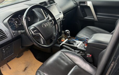 Toyota Land Cruiser Prado 150 рестайлинг 2, 2021 год, 4 000 000 рублей, 5 фотография