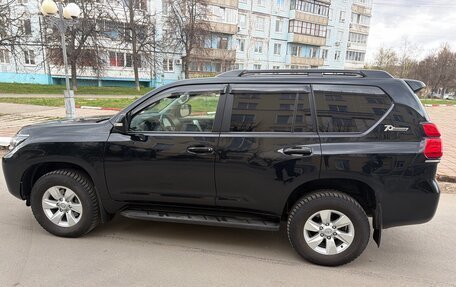 Toyota Land Cruiser Prado 150 рестайлинг 2, 2021 год, 4 000 000 рублей, 4 фотография