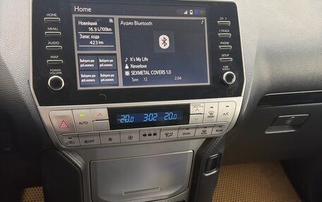 Toyota Land Cruiser Prado 150 рестайлинг 2, 2021 год, 4 000 000 рублей, 9 фотография