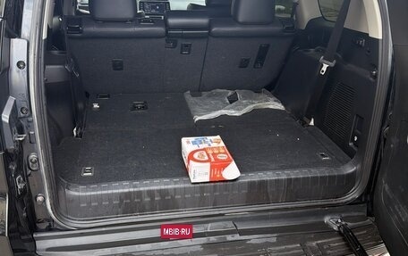 Toyota Land Cruiser Prado 150 рестайлинг 2, 2021 год, 4 000 000 рублей, 7 фотография