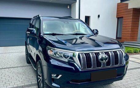 Toyota Land Cruiser Prado 150 рестайлинг 2, 2018 год, 4 100 000 рублей, 3 фотография