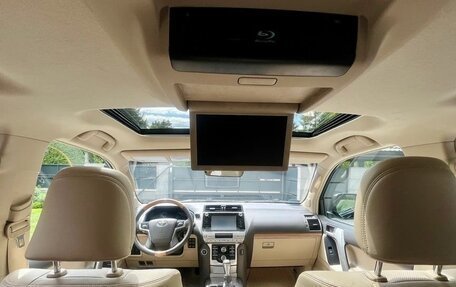 Toyota Land Cruiser Prado 150 рестайлинг 2, 2018 год, 4 100 000 рублей, 7 фотография