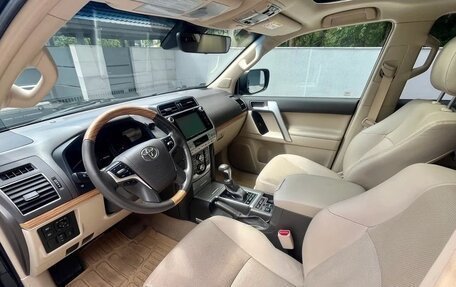 Toyota Land Cruiser Prado 150 рестайлинг 2, 2018 год, 4 100 000 рублей, 6 фотография