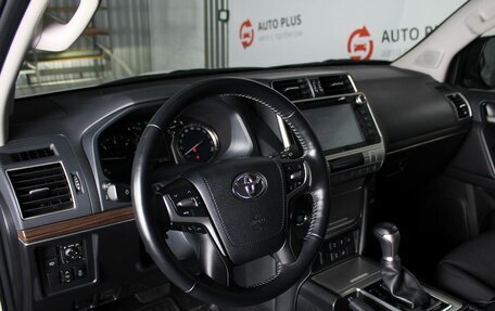 Toyota Land Cruiser Prado 150 рестайлинг 2, 2019 год, 5 600 000 рублей, 7 фотография