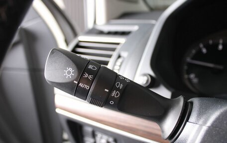 Toyota Land Cruiser Prado 150 рестайлинг 2, 2019 год, 5 600 000 рублей, 13 фотография