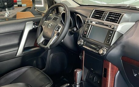 Toyota Land Cruiser Prado 150 рестайлинг 2, 2015 год, 3 680 000 рублей, 14 фотография