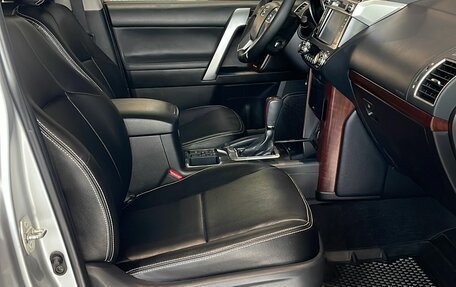 Toyota Land Cruiser Prado 150 рестайлинг 2, 2015 год, 3 680 000 рублей, 13 фотография