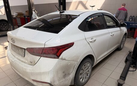 Hyundai Solaris II рестайлинг, 2017 год, 920 000 рублей, 3 фотография