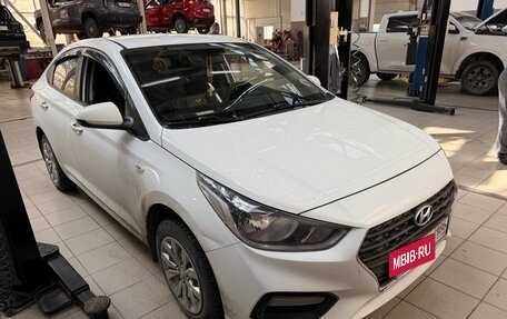 Hyundai Solaris II рестайлинг, 2017 год, 920 000 рублей, 2 фотография