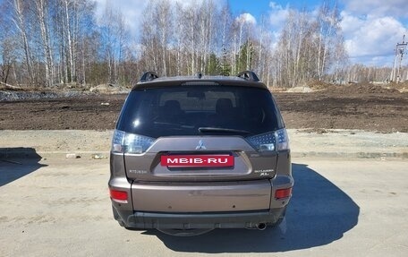 Mitsubishi Outlander III рестайлинг 3, 2011 год, 1 300 000 рублей, 2 фотография