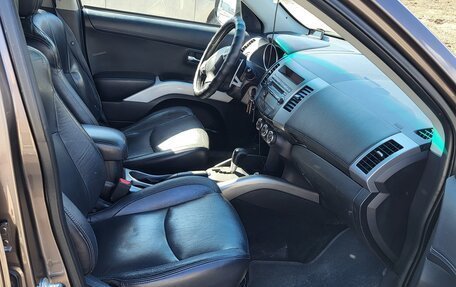 Mitsubishi Outlander III рестайлинг 3, 2011 год, 1 300 000 рублей, 10 фотография