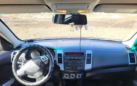 Mitsubishi Outlander III рестайлинг 3, 2011 год, 1 300 000 рублей, 9 фотография