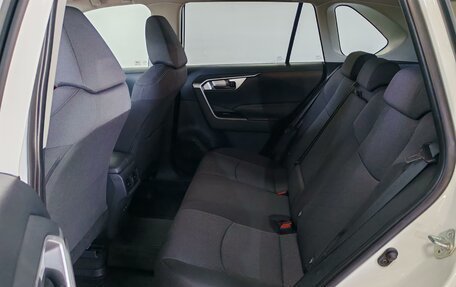 Toyota RAV4, 2020 год, 2 900 000 рублей, 18 фотография