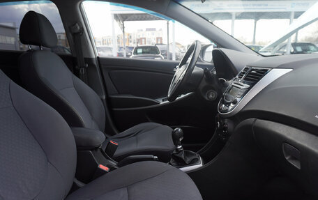 Hyundai Solaris II рестайлинг, 2013 год, 711 000 рублей, 18 фотография
