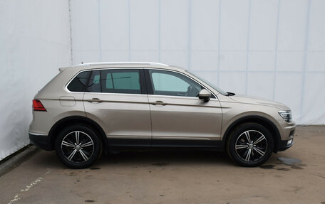 Volkswagen Tiguan II, 2017 год, 2 868 000 рублей, 4 фотография