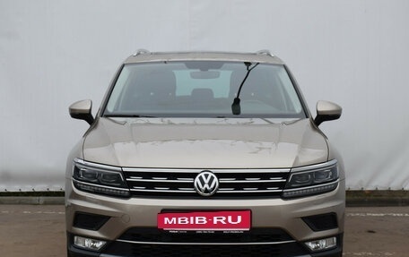 Volkswagen Tiguan II, 2017 год, 2 868 000 рублей, 2 фотография