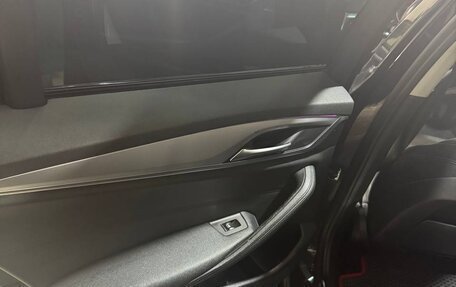 BMW 5 серия, 2018 год, 2 400 000 рублей, 11 фотография
