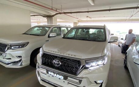Toyota Land Cruiser Prado 150 рестайлинг 2, 2022 год, 3 фотография