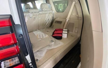 Toyota Land Cruiser Prado 150 рестайлинг 2, 2022 год, 12 фотография