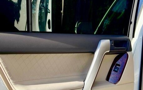 Toyota Land Cruiser Prado 150 рестайлинг 2, 2022 год, 16 фотография