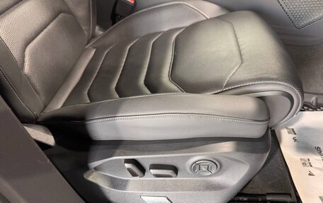 Volkswagen Touareg III, 2019 год, 5 390 000 рублей, 21 фотография