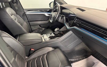 Volkswagen Touareg III, 2019 год, 5 390 000 рублей, 22 фотография