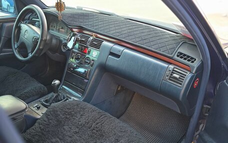 Mercedes-Benz E-Класс, 1997 год, 350 000 рублей, 1 фотография