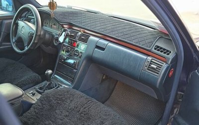 Mercedes-Benz E-Класс, 1997 год, 350 000 рублей, 1 фотография