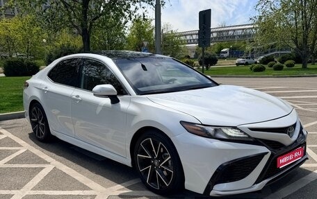 Toyota Camry, 2021 год, 2 385 000 рублей, 1 фотография
