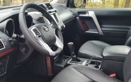 Toyota Land Cruiser Prado 150 рестайлинг 2, 2015 год, 3 350 000 рублей, 5 фотография