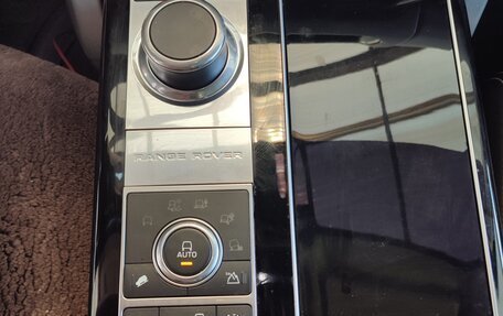 Land Rover Range Rover IV рестайлинг, 2015 год, 3 900 000 рублей, 18 фотография
