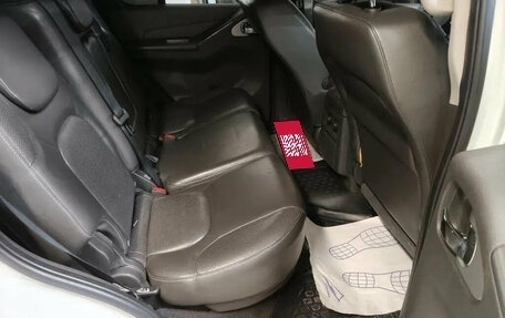 Nissan Pathfinder, 2011 год, 1 700 000 рублей, 16 фотография