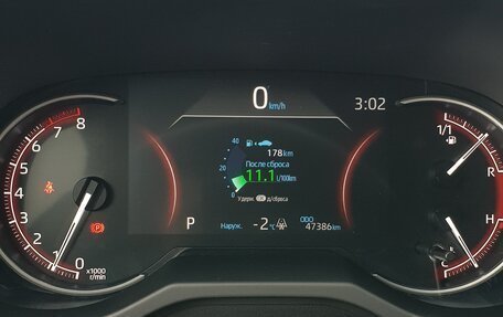 Toyota RAV4, 2021 год, 3 530 000 рублей, 6 фотография