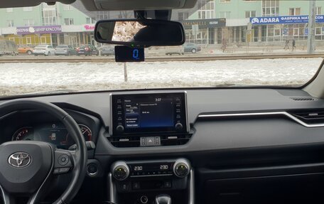 Toyota RAV4, 2021 год, 3 530 000 рублей, 3 фотография