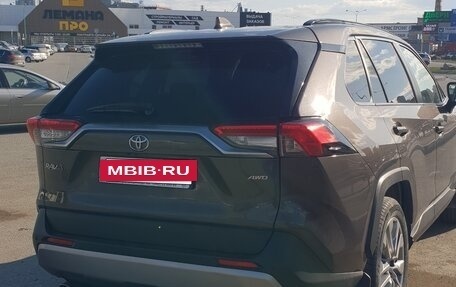 Toyota RAV4, 2021 год, 3 530 000 рублей, 2 фотография
