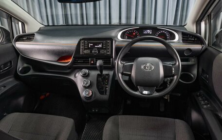 Toyota Sienta II, 2019 год, 1 569 000 рублей, 6 фотография