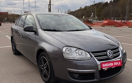 Volkswagen Jetta VI, 2010 год, 650 000 рублей, 2 фотография